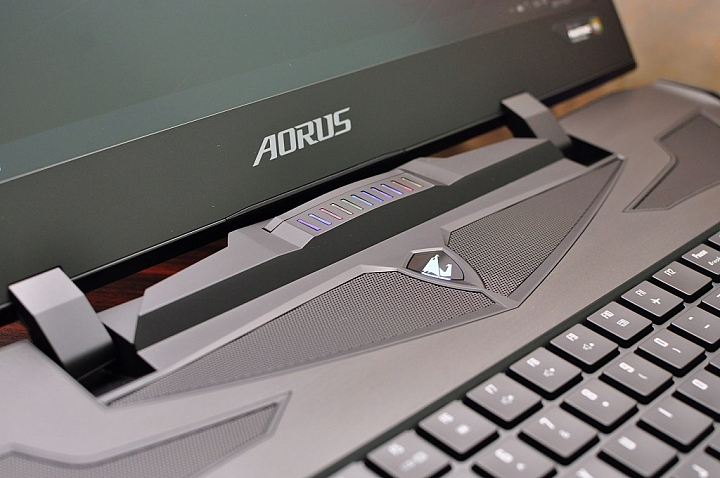 AORUS X9旗艦筆電，打造極輕極薄的高效能遊戲筆電