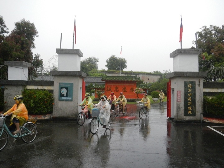 乘 雨 騎 遊 鳳 山 古 蹟 文 藝 之 旅