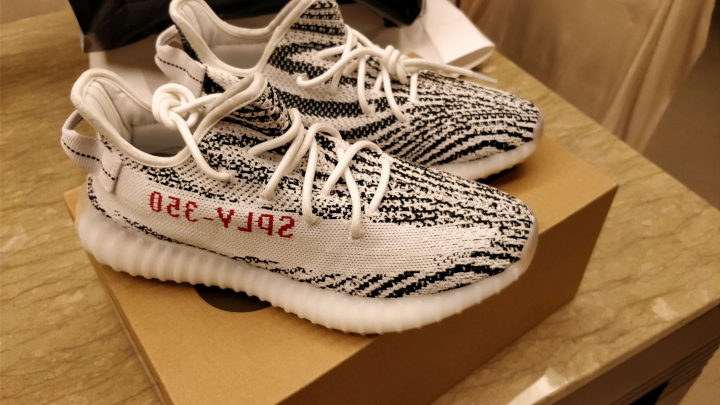 最後一雙啦~Yeezy Boost 350V2 Zebra開箱!!
