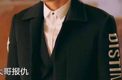 請問各位知道這件外套的牌子嗎??