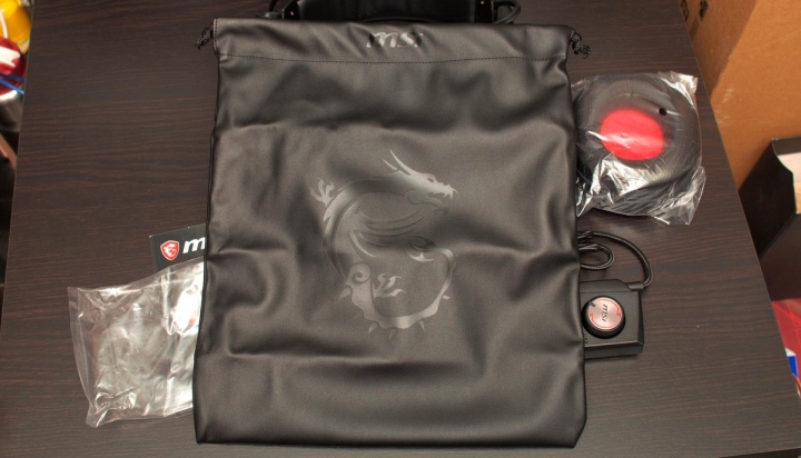7.1 虛擬環繞 MSI Immerse GH-70 RGB 電競耳機簡單開箱