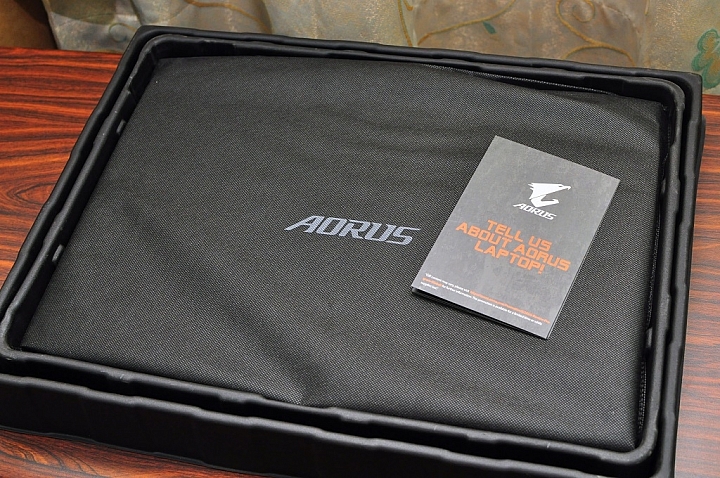 AORUS X9旗艦筆電，打造極輕極薄的高效能遊戲筆電