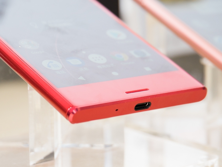 XZ Premium鏡紅 台灣首發  SONY旗艦促銷月同步展開