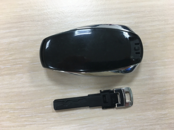 13' 年 touareg 遙控器電池