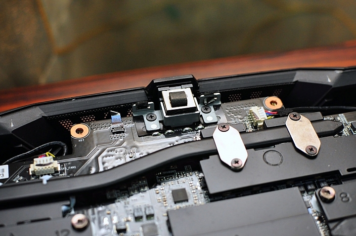 AORUS X9旗艦筆電，打造極輕極薄的高效能遊戲筆電