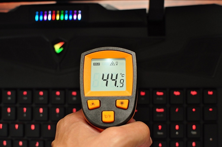 AORUS X9旗艦筆電，打造極輕極薄的高效能遊戲筆電