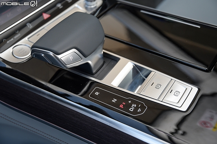 科技無止境 Audi 全新第四代 A8 L 60 TFSI quattro 西班牙奇幻試駕