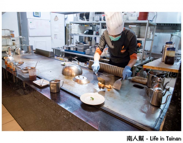 【台南東區-美食】全台南首創鐵板燒&壽喜燒吃到飽｜雙主餐.哈根達斯任你吃到飽 ~ 福豆屋(德安百貨)