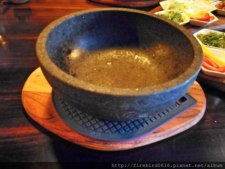 [桃園平鎮忠貞]八妹婆婆民族創藝過橋米線--創意雲南料理--頂級環境高級食材石鍋創新嘗試