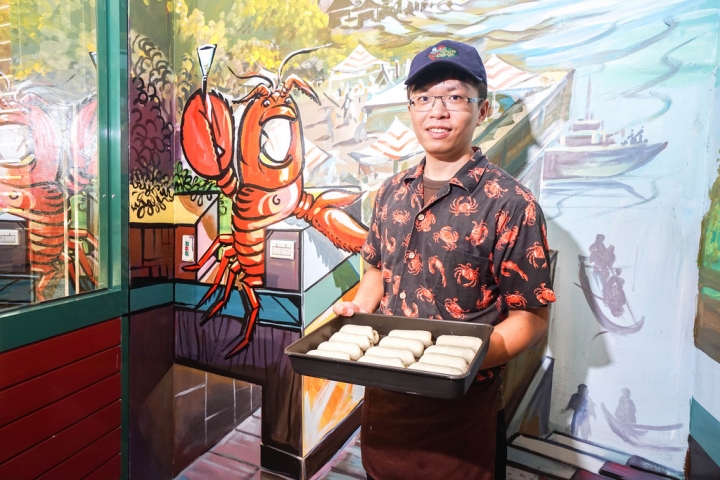 台中美食 | 安可喬治龍蝦螃蟹美式海鮮餐廳 / 口感絕佳的LoRo手作麵包 令人滿足不已的感動