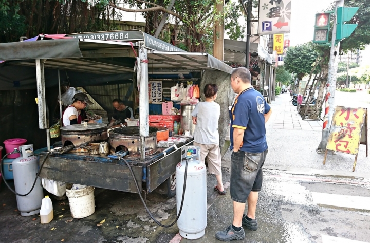 【大興路水煎包】塞滿高麗菜頗大顆