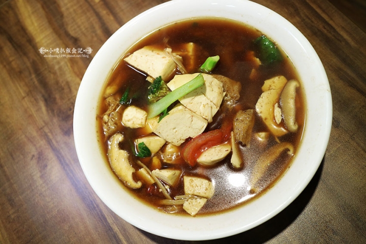 【中和素食】『十味健康素食』宜安店/近永安市場站/健康素食/平價/推XO醬抄手讚岐烏龍麵/日式咖哩蓋飯/涼拌川耳