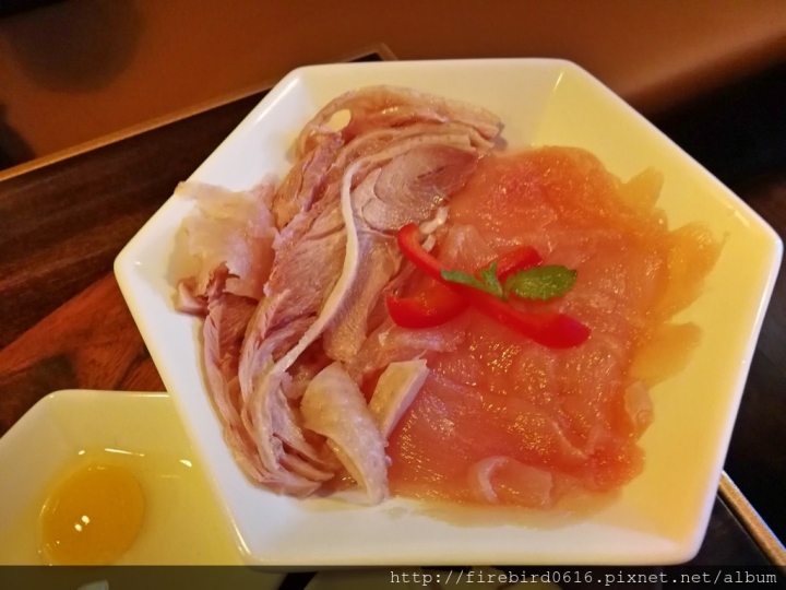 [桃園平鎮忠貞]八妹婆婆民族創藝過橋米線--創意雲南料理--頂級環境高級食材石鍋創新嘗試