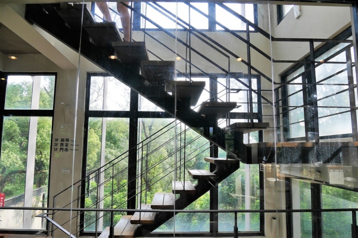 【新北淡水 | 咖啡廳】林蔭間的獨棟秘境♬媽媽嘴咖啡(淡水樂活店)