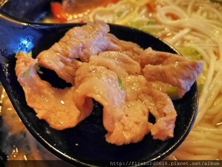 [桃園平鎮忠貞]八妹婆婆民族創藝過橋米線--創意雲南料理--頂級環境高級食材石鍋創新嘗試