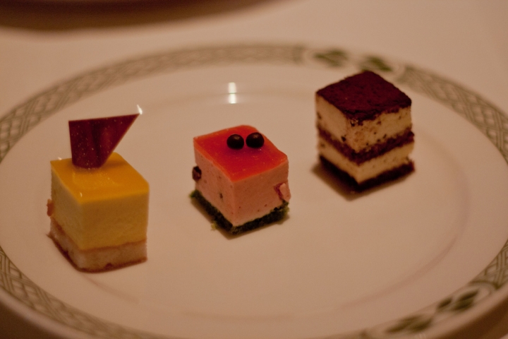 【美食。食記】東京 惠比壽 比台灣便宜好多的頂級牛排(預約說明) 勞瑞斯 Lawry’s The Prime Rib 划算 日本 小孩 小朋友