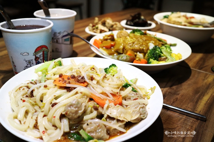 【中和素食】『十味健康素食』宜安店/近永安市場站/健康素食/平價/推XO醬抄手讚岐烏龍麵/日式咖哩蓋飯/涼拌川耳