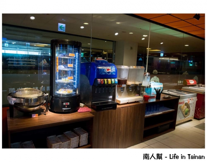 【台南東區-美食】全台南首創鐵板燒&壽喜燒吃到飽｜雙主餐.哈根達斯任你吃到飽 ~ 福豆屋(德安百貨)