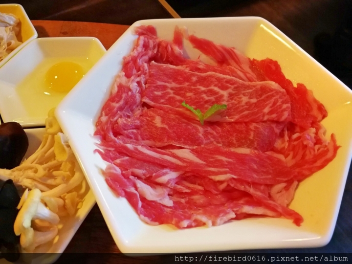 [桃園平鎮忠貞]八妹婆婆民族創藝過橋米線--創意雲南料理--頂級環境高級食材石鍋創新嘗試