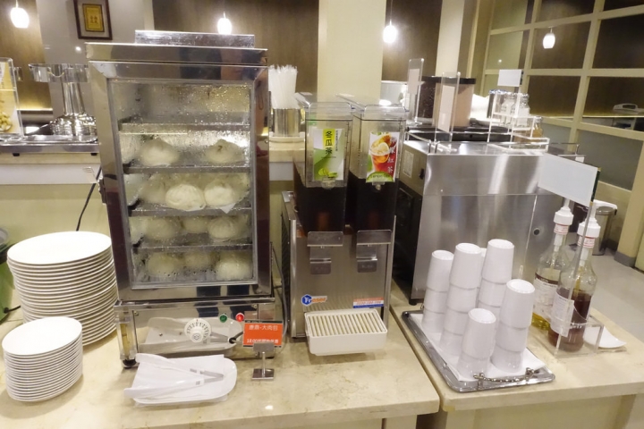 【台南】台南康橋商旅民生館。早餐與宵夜都超豐盛的平價商旅