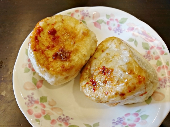 【大興路水煎包】塞滿高麗菜頗大顆