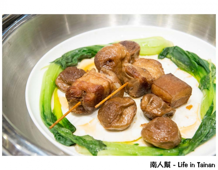 【台南東區-美食】全台南首創鐵板燒&壽喜燒吃到飽｜雙主餐.哈根達斯任你吃到飽 ~ 福豆屋(德安百貨)
