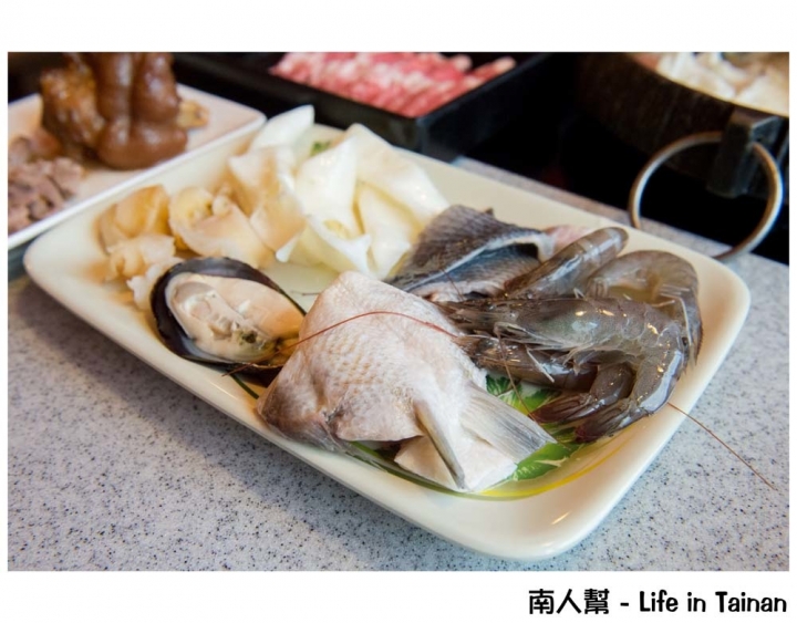 【台南東區-美食】全台南首創鐵板燒&壽喜燒吃到飽｜雙主餐.哈根達斯任你吃到飽 ~ 福豆屋(德安百貨)