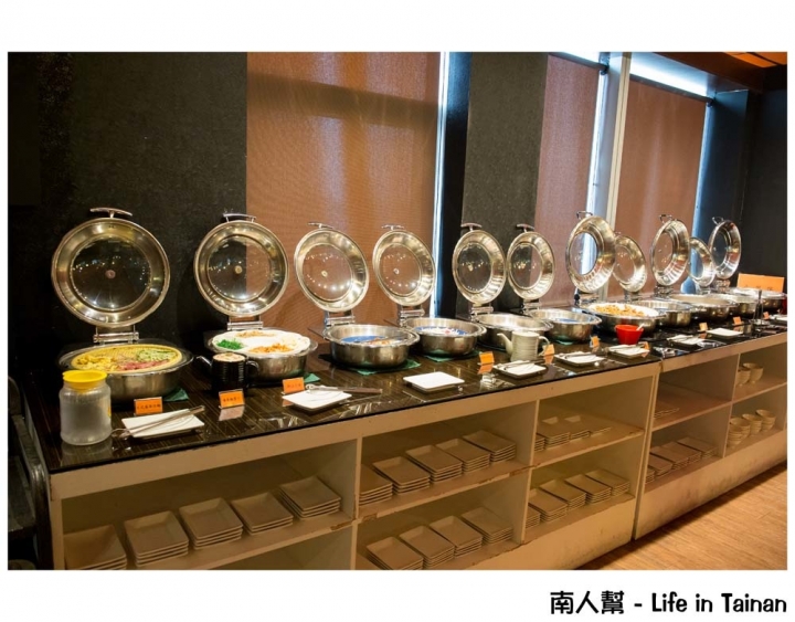 【台南東區-美食】全台南首創鐵板燒&壽喜燒吃到飽｜雙主餐.哈根達斯任你吃到飽 ~ 福豆屋(德安百貨)