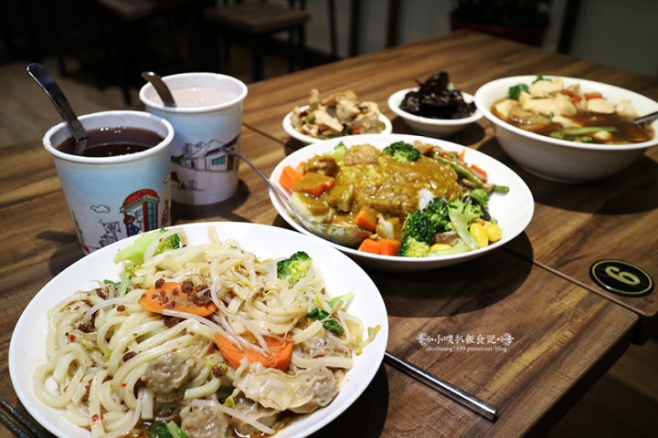 【中和素食】『十味健康素食』宜安店/近永安市場站/健康素食/平價/推XO醬抄手讚岐烏龍麵/日式咖哩蓋飯/涼拌川耳
