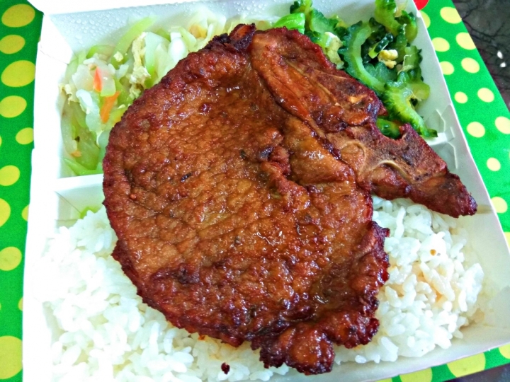 [便當系列]彰化市正忠排骨飯/排骨便當~裝潢新穎具現代感~排隊動線設計不錯~可用悠遊卡付款還享折價!!