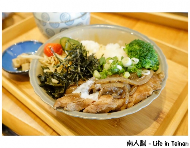 【台南市中西區-美食】台南首座複合式電影主題空間｜正興街｜咖啡.啤酒｜雜貨｜私房料理~台南特有種商行