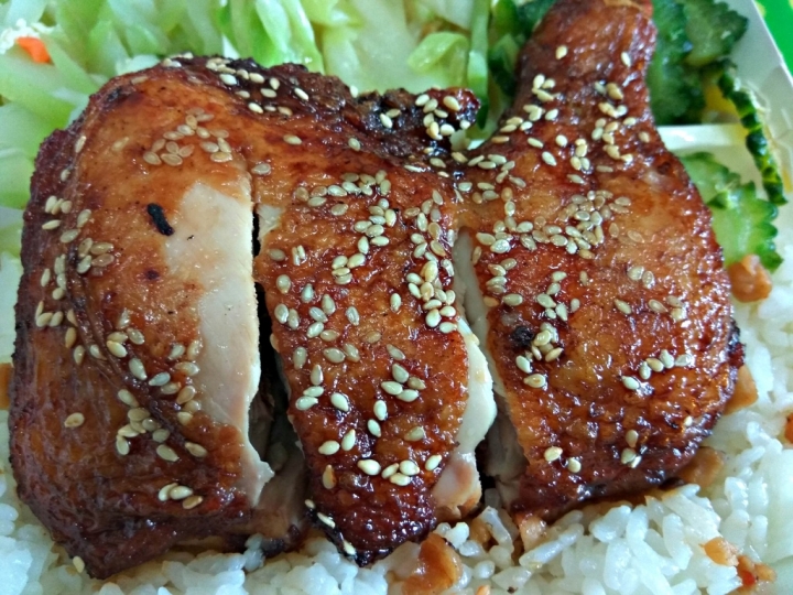 [便當系列]彰化市正忠排骨飯/排骨便當~裝潢新穎具現代感~排隊動線設計不錯~可用悠遊卡付款還享折價!!