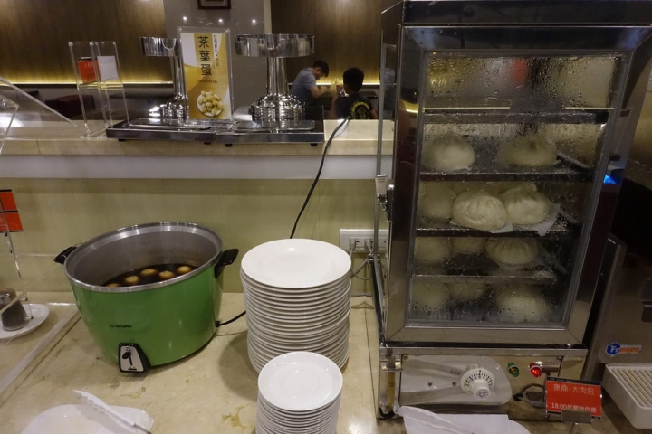 【台南】台南康橋商旅民生館。早餐與宵夜都超豐盛的平價商旅