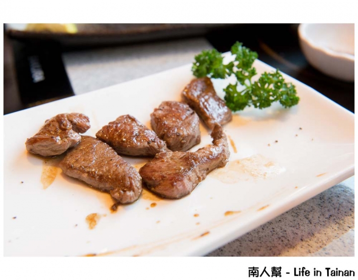 【台南東區-美食】全台南首創鐵板燒&壽喜燒吃到飽｜雙主餐.哈根達斯任你吃到飽 ~ 福豆屋(德安百貨)