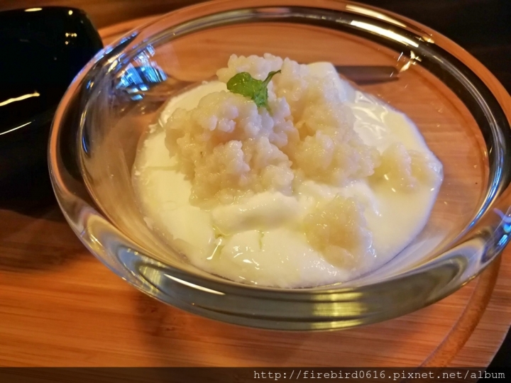 [桃園平鎮忠貞]八妹婆婆民族創藝過橋米線--創意雲南料理--頂級環境高級食材石鍋創新嘗試