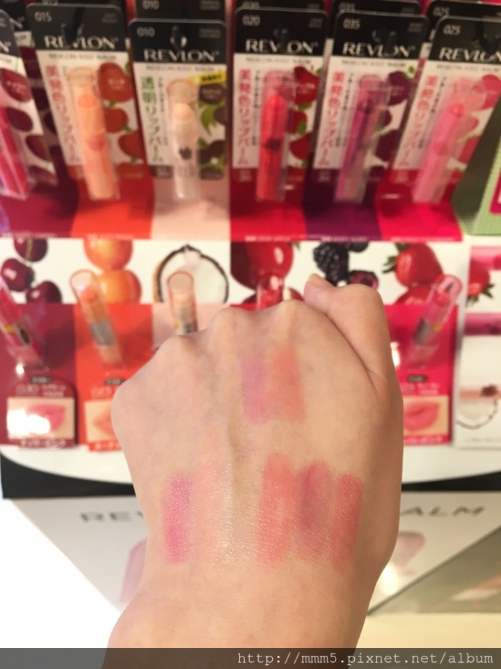露華濃REVLON (蠟筆潤色護唇膏)KISS BALM試色心得