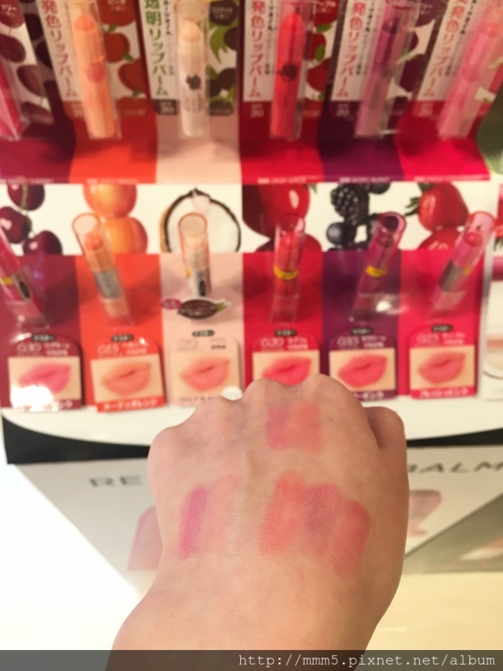 露華濃REVLON (蠟筆潤色護唇膏)KISS BALM試色心得