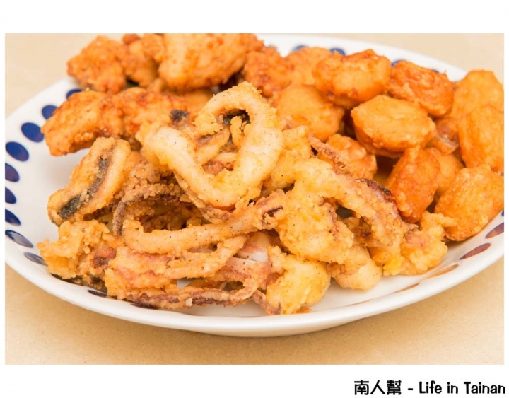 【台南中西區-美食】埔里美食台南插旗｜國華街美食｜自己的口味自己搖｜台式沾醬炸雞~犁田鹹酥雞