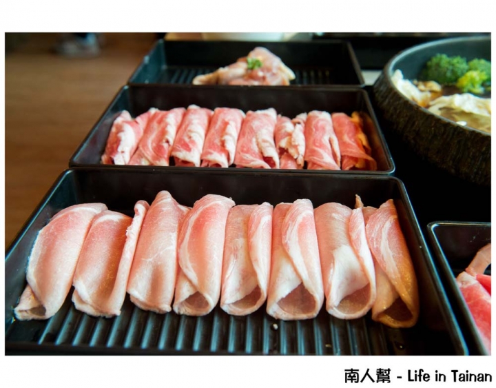 【台南東區-美食】全台南首創鐵板燒&壽喜燒吃到飽｜雙主餐.哈根達斯任你吃到飽 ~ 福豆屋(德安百貨)