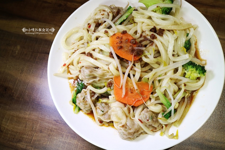【中和素食】『十味健康素食』宜安店/近永安市場站/健康素食/平價/推XO醬抄手讚岐烏龍麵/日式咖哩蓋飯/涼拌川耳