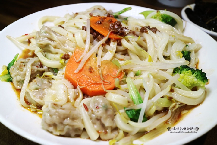 【中和素食】『十味健康素食』宜安店/近永安市場站/健康素食/平價/推XO醬抄手讚岐烏龍麵/日式咖哩蓋飯/涼拌川耳