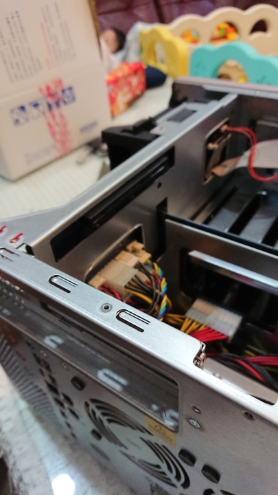 [開箱]QNAP TS-877-1600-8G簡單開箱照~