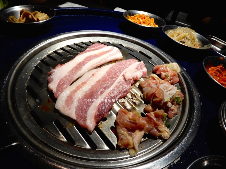 笨豬跳 Bungy Jump Korean BBQ-台北松山 專人服務韓國烤肉，小菜無限暢吃（京華城店）