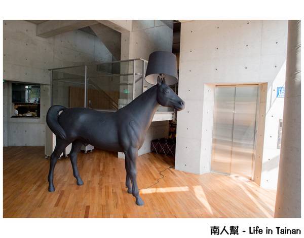 【台南甜食】千層蛋糕界的LV｜千層搭飲料300元~深藍蛋糕旗艦店