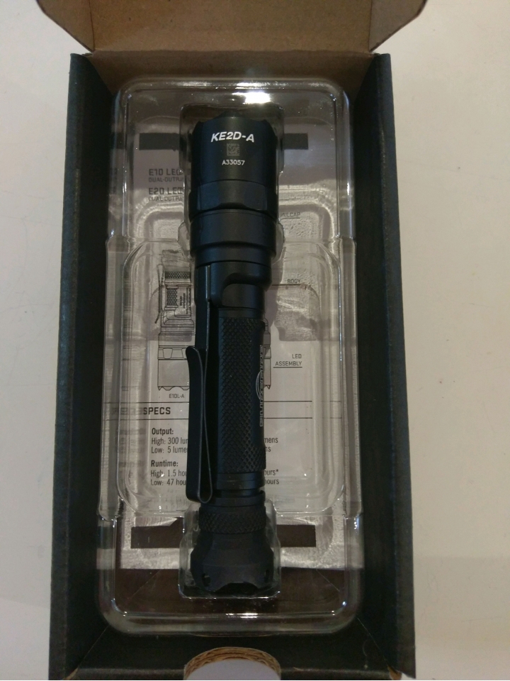 新玩具開箱Surefire E2D LED Defender Ultra
