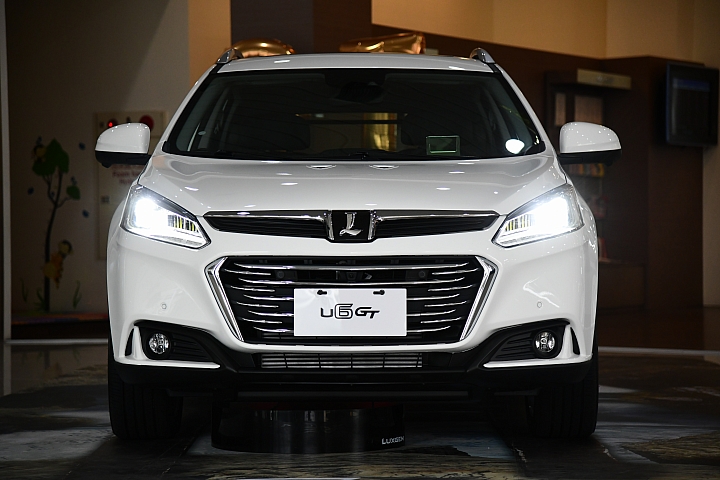 上山拍黑鳶(老鷹)、下山拍全新LUXGEN U6！