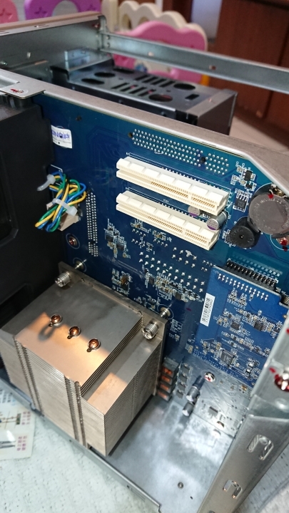 [開箱]QNAP TS-877-1600-8G簡單開箱照~