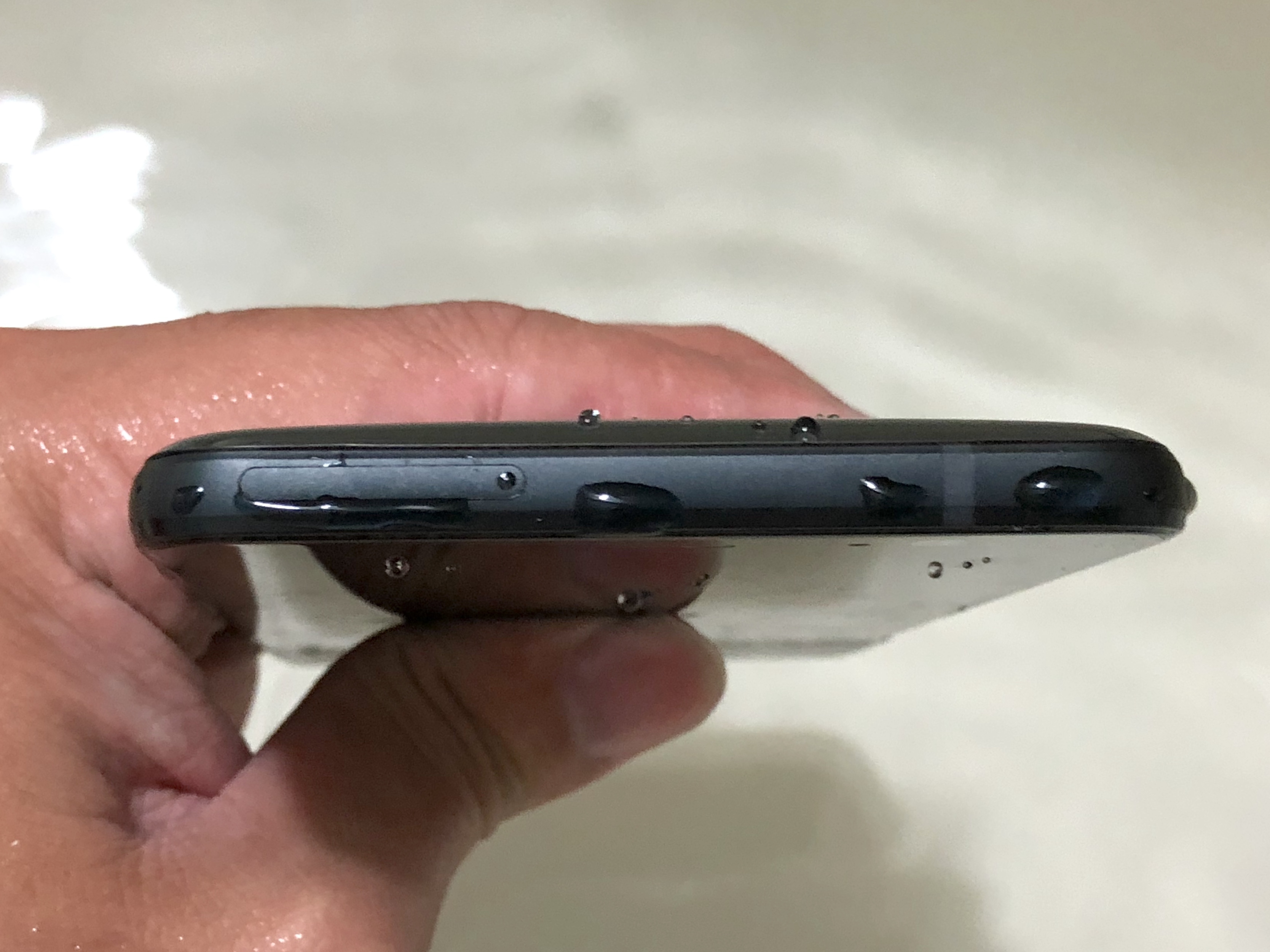 ［11/11更新］HTC U11+鏡黑水漾3D 水下開箱跑分綜合體驗