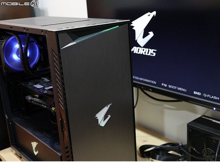 信仰の殼，技嘉AORUS鷹神崛起加入機殼戰局 GP-AC300W 開箱