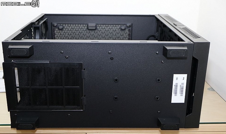 信仰の殼，技嘉AORUS鷹神崛起加入機殼戰局 GP-AC300W 開箱